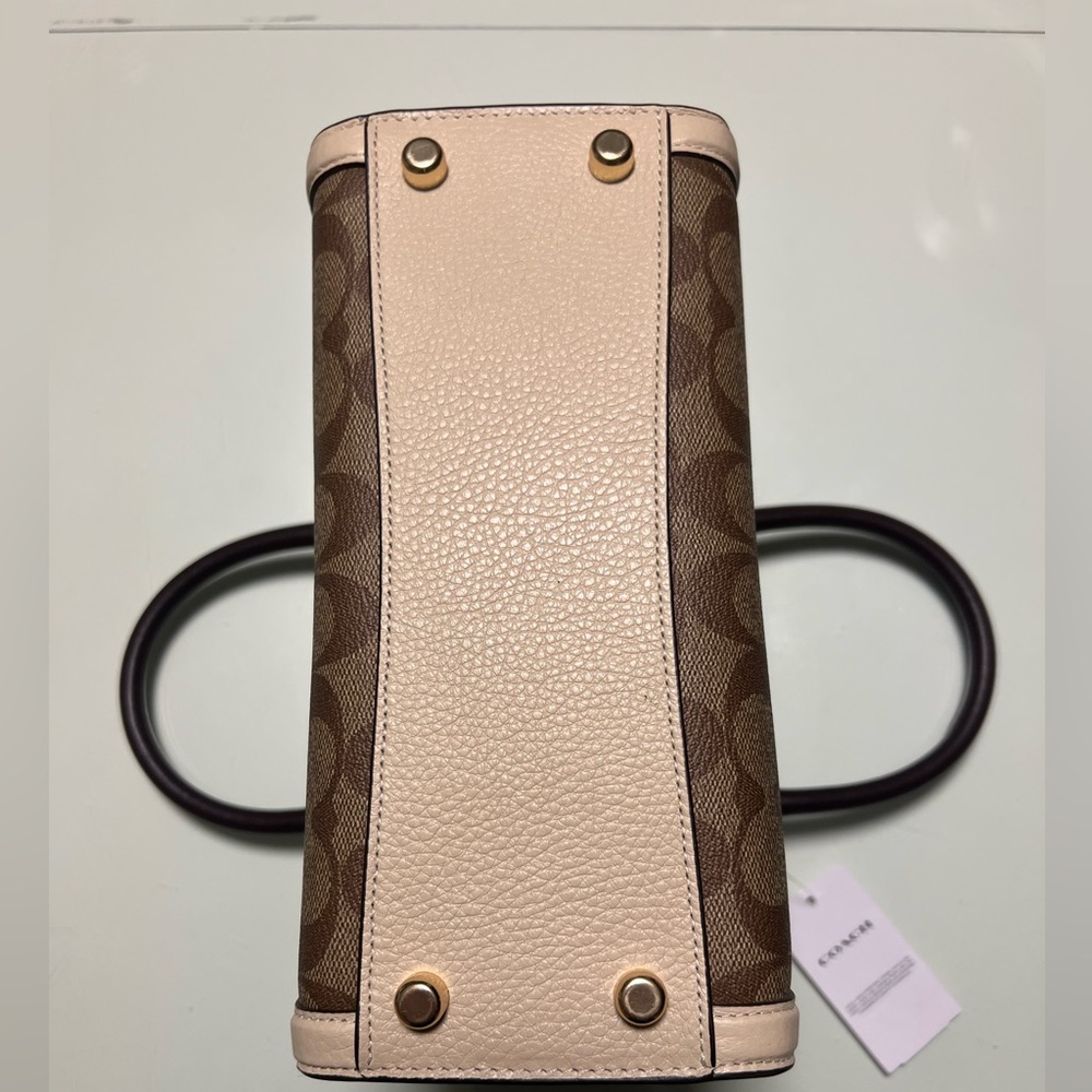 Grace Carryall In Signature - Picture 3 of 6
